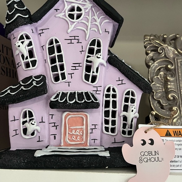👻 LED Goblin & Ghoul Light Up Halloween Haunted Gingerbread House - Picture 2 of 5